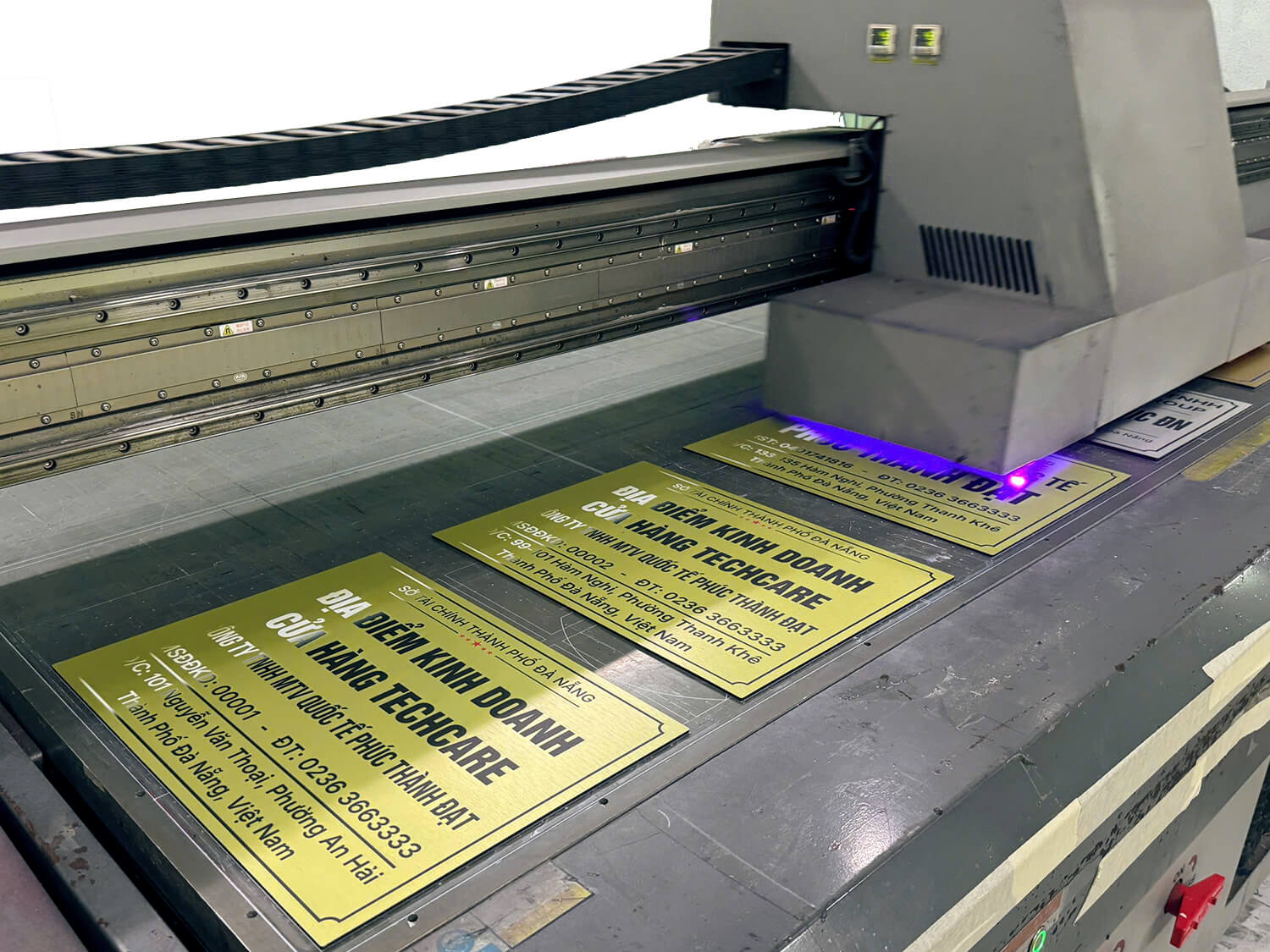 In UV phẳng - In UV Mica, Alu, Gỗ, Kính, PCV giá tốt tại Đà Nẵng